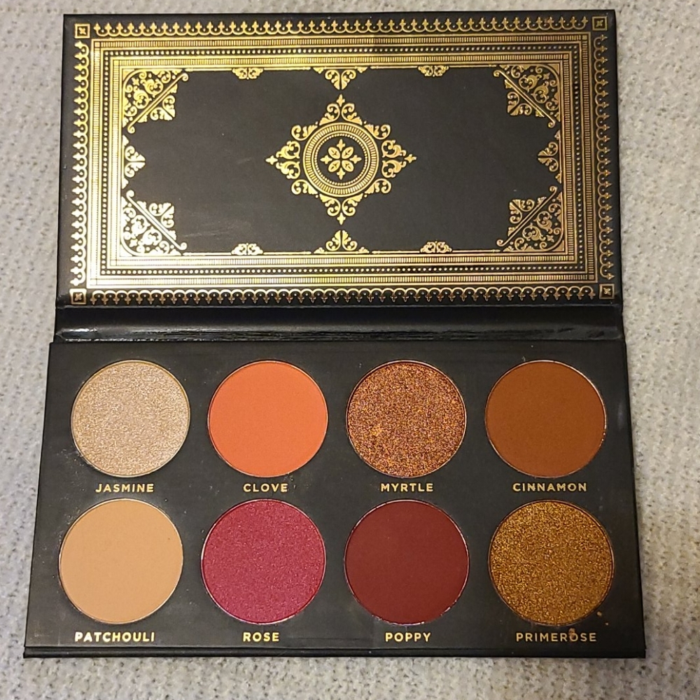 Ace Beaute eyeshadow pallete